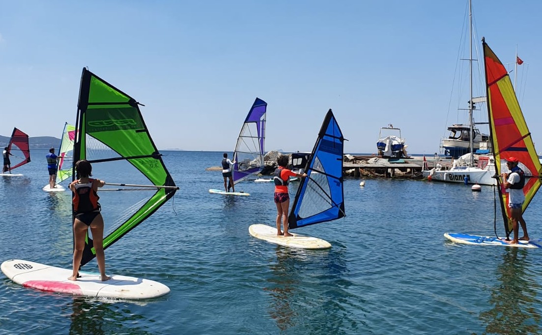 İstanbul'da yaz kış windsurf eğitimleri devam ediyor